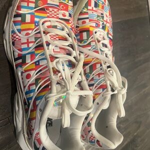 Nike Air Max Plus 'International Flag' AO5117-100 Shoes